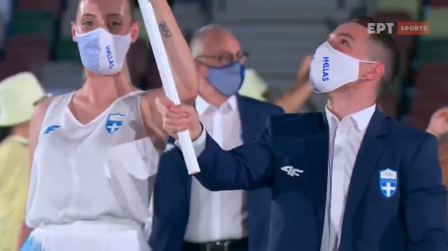 Κορακάκη, Πετρούνιας οι σημαιοφόροι της ελληνικής αποστολής
